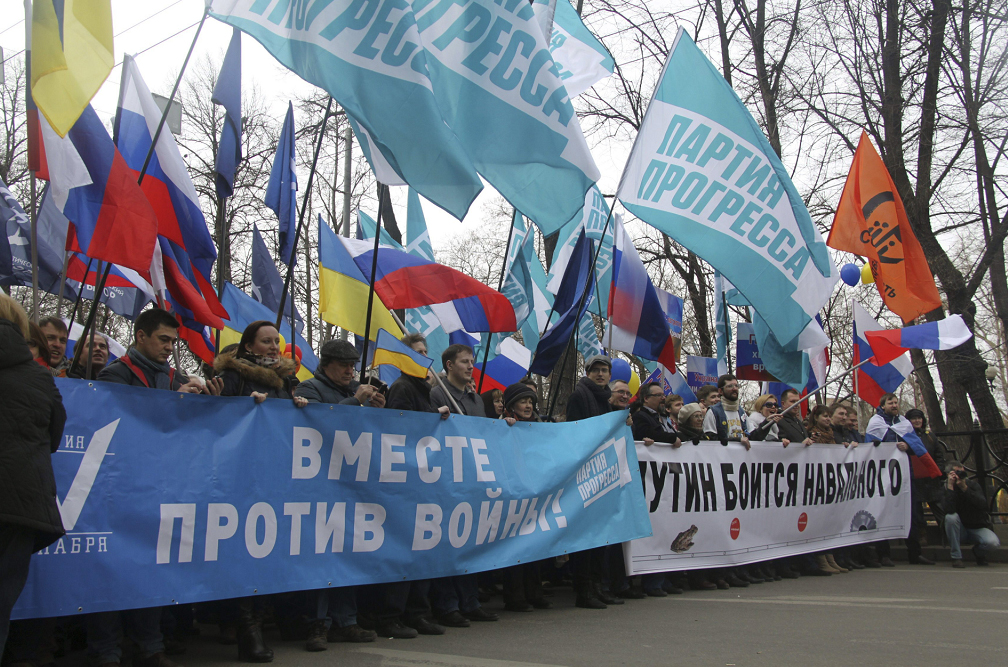 Moscú: Decenas de miles marchan en apoyo a Crimea