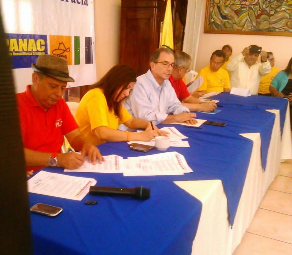 UDC firma unidad con la Coalición Nacional por la Democracia