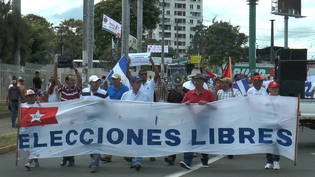Agredidos y participantes de la marcha responden a Halleslevens