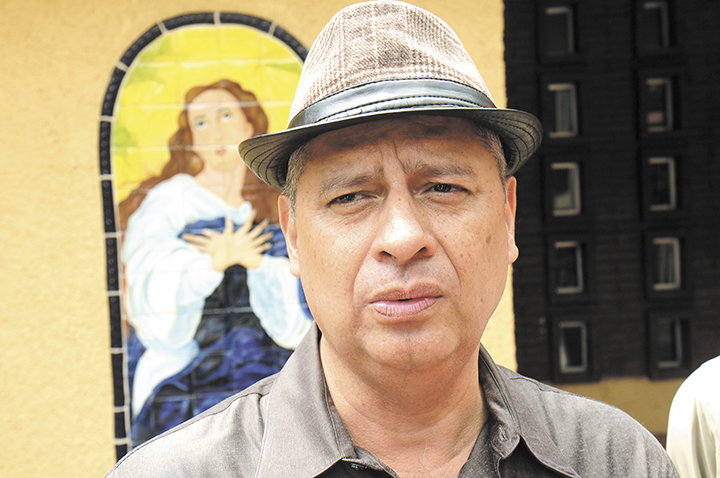 “Por  democracia verdadera en el país”