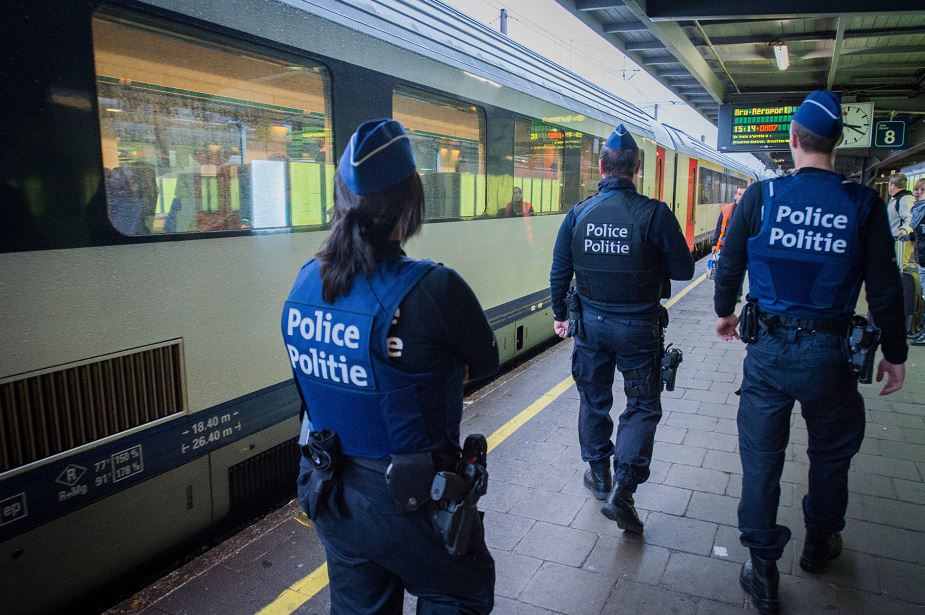 Bruselas, en alerta máxima terrorista, cierra sus metros