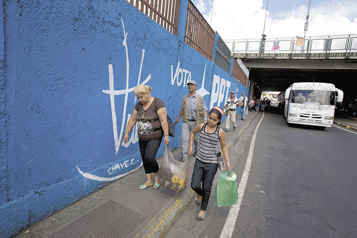 Venezolanos temen “cierres” y “plomo” por comicios