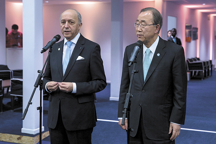 Negociadores se dan un día más en París