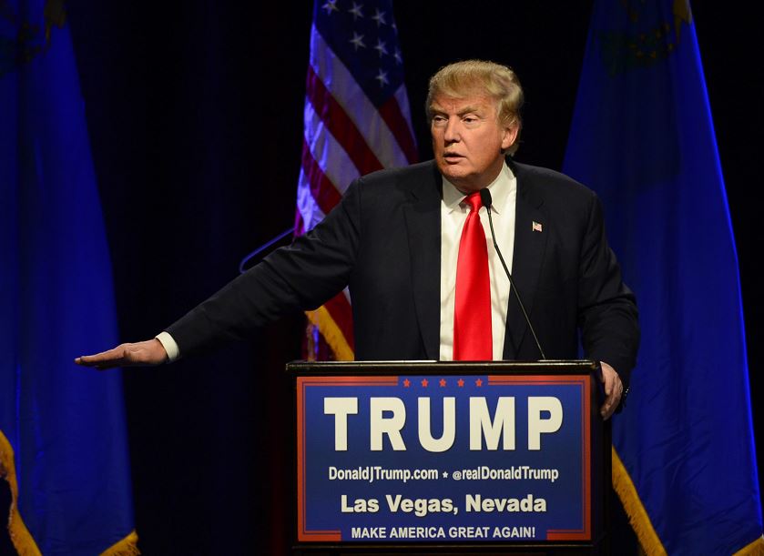 Donald Trump no se arrepiente de retuitear una frase usada por Mussolini