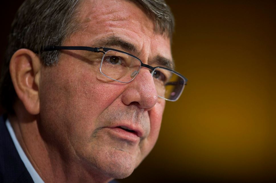 Jefe del Pentágono llega a Afganistán para visitar a las tropas de EEUU