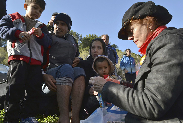 Susan Sarandon visita la isla Lesbos para ayudar a refugiados