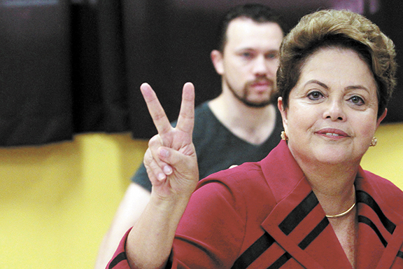 Victoria de Rousseff en batalla contra juicio político