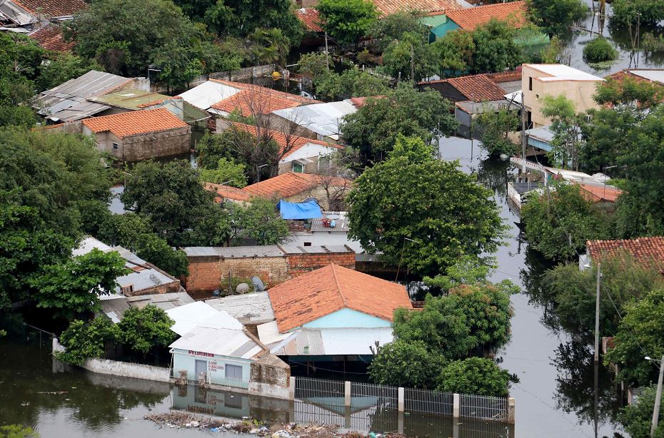 Aumenta número de desplazados y muertos por inundaciones en Cono Sur