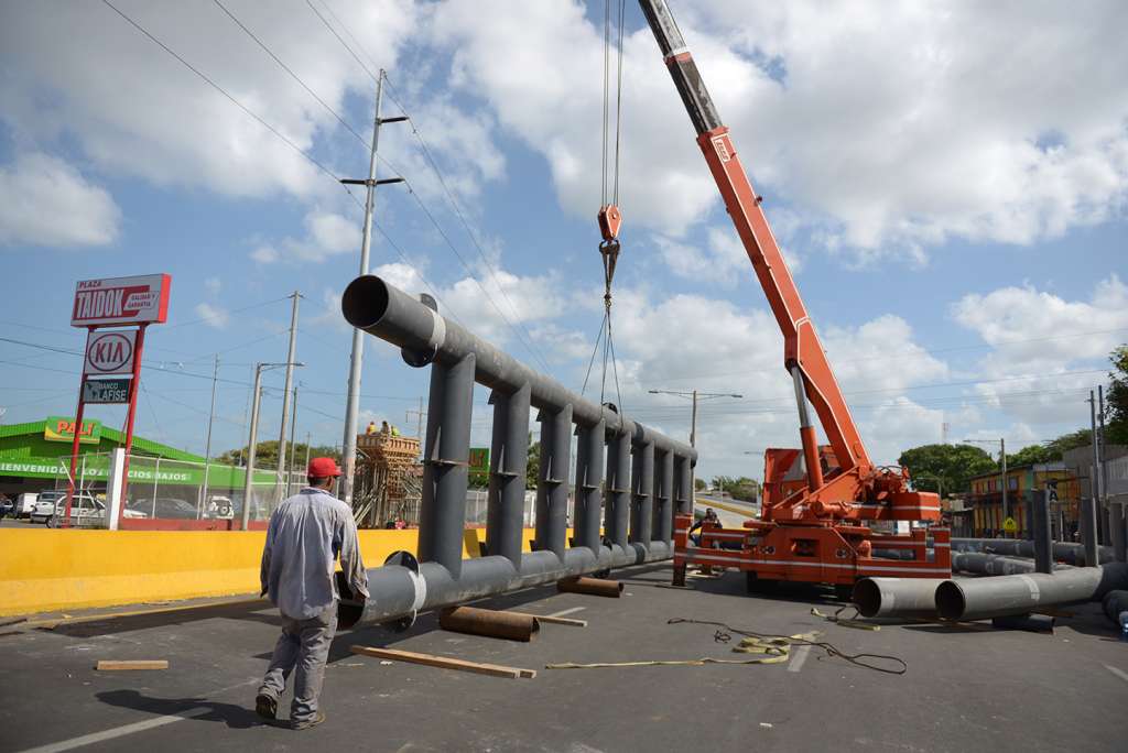 Listas las bases para el puente peatonal