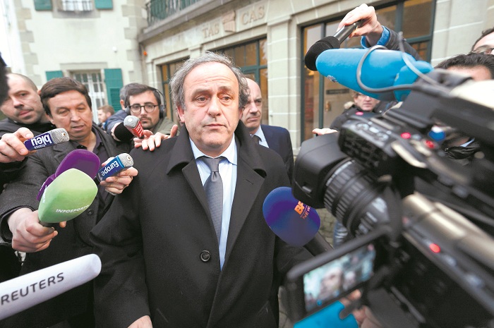 Michel Platini señala que sería primer corrupto en pagar impuestos