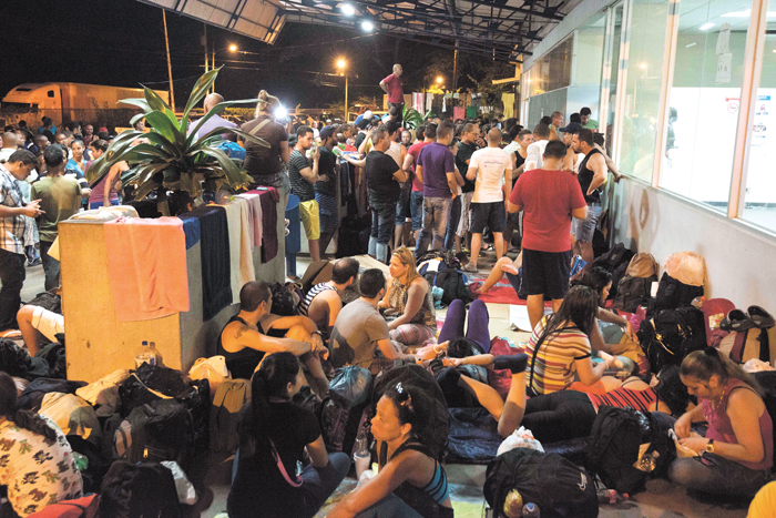 Congresista de EE.UU. visitan a cubanos en Costa Rica