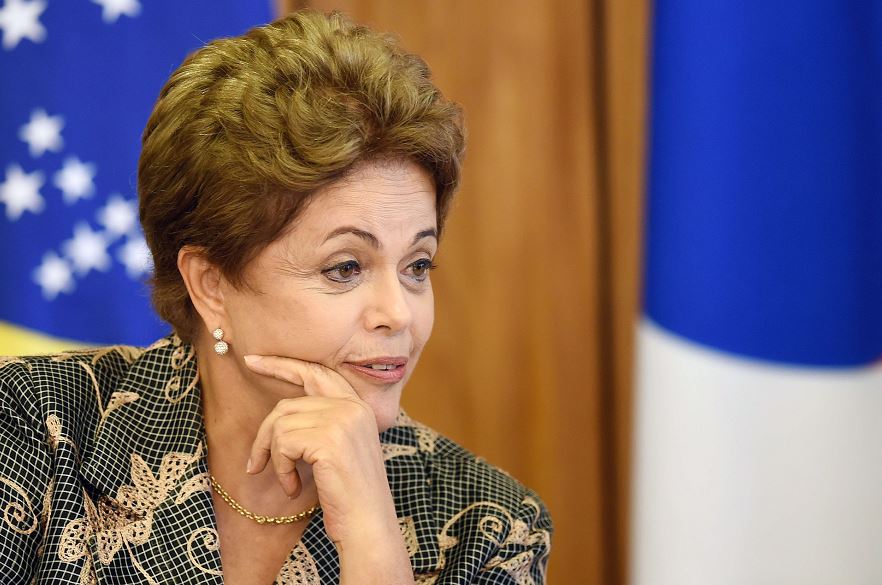 Rousseff denuncia “golpe” machista y falta de negros y mujeres en Gobierno
