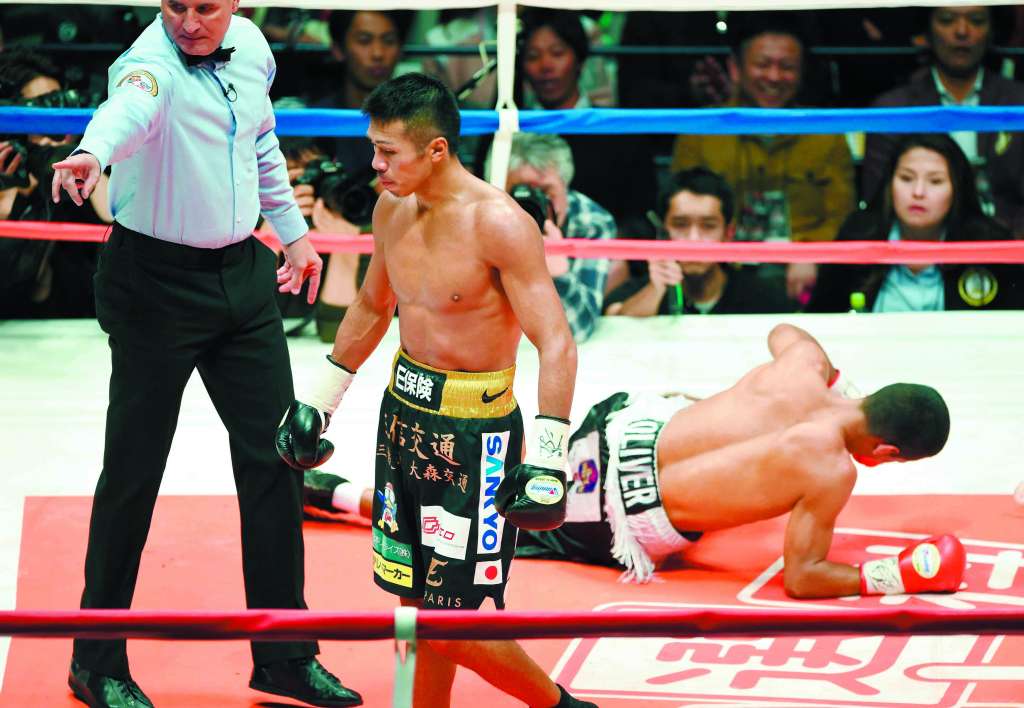 Oliver Flores se congeló ante Takashi Uchiyama