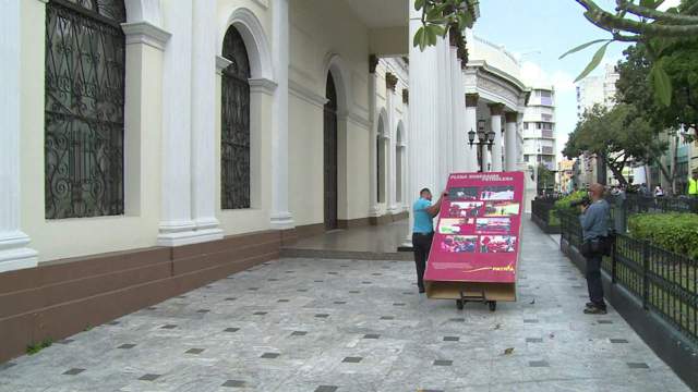 Oposición manda a quitar retratos de Chávez de la AN