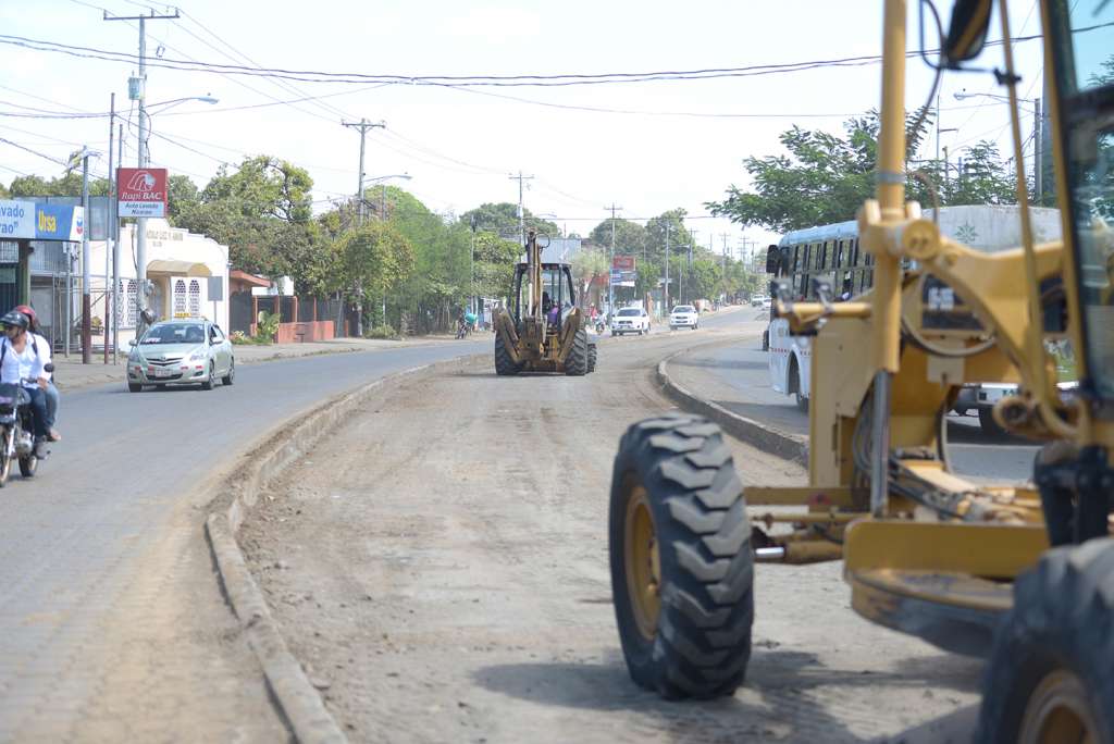 Alcaldía de Managua coloca subbase en antiguo bulevar de la Pista Solidaridad