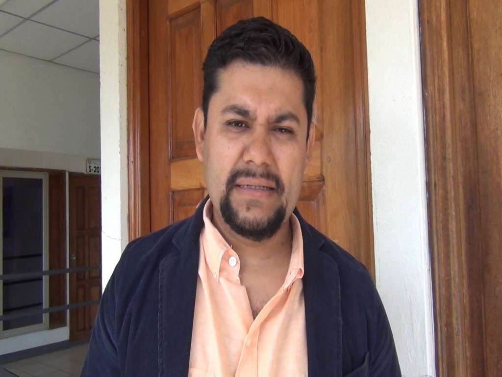 Encuesta de M&R trae muchas trampas dice Comunicólogo