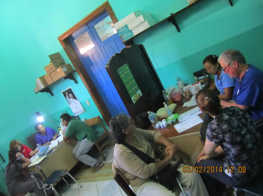 Granadinos esperan a brigada médica