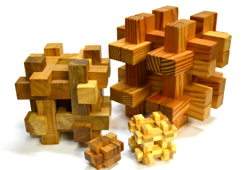 Lo correcto es  «tacticismo político», no «tactismo político»