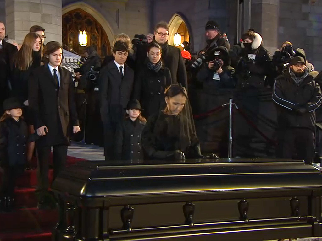 Celine Dion agradece al público por estar con ella y su familia