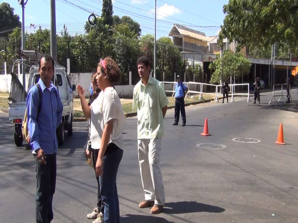 Jóvenes rechazados en secretaría del FSLN