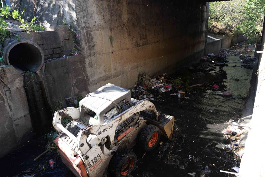 Sigue limpieza de cauces en Managua