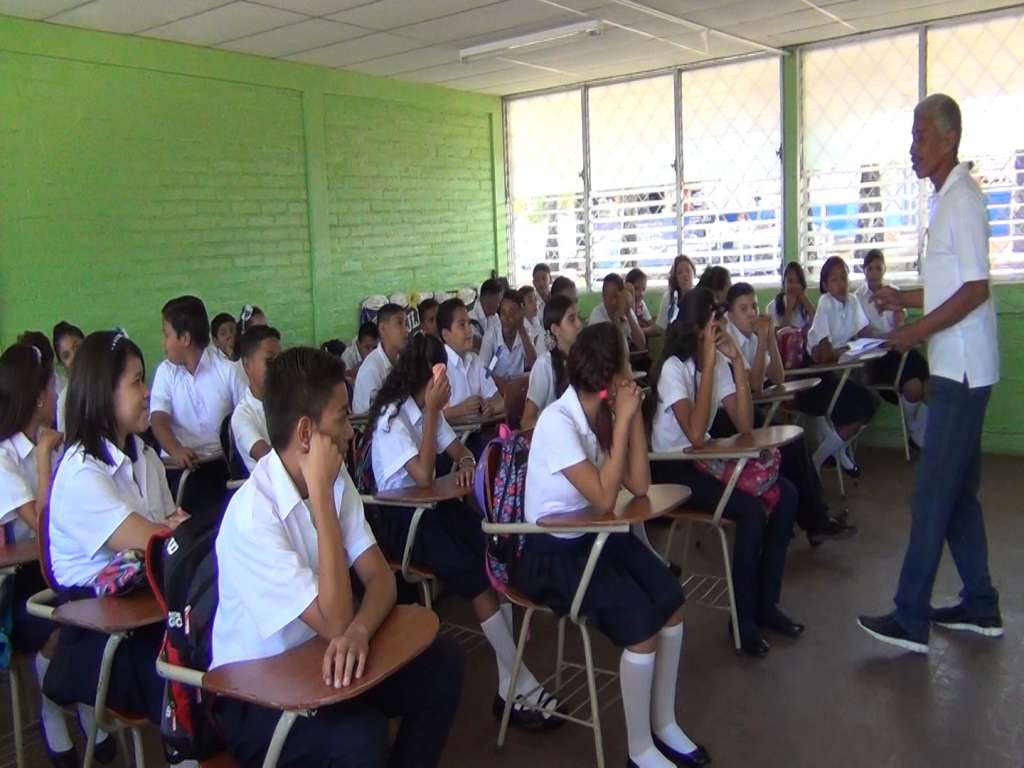 Inicia año escolar 2016 en Colegios Públicos.