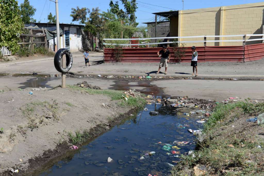 Aguas sucias  y malolientes en La Chureca