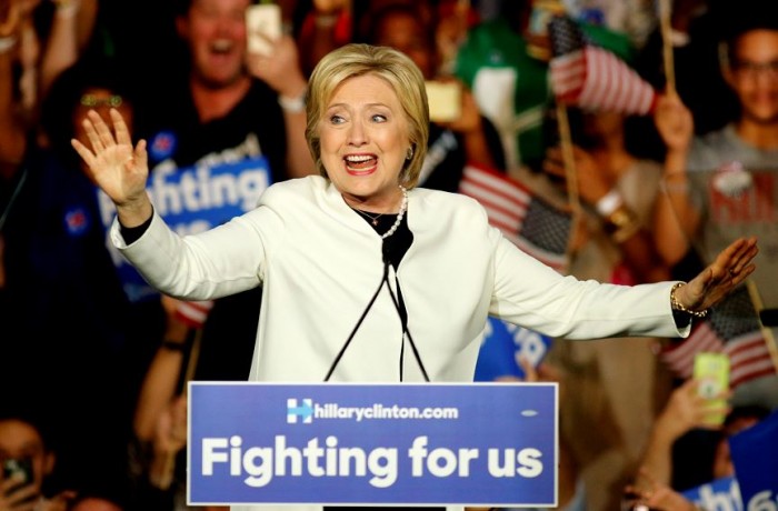 Hillary Clinton celebra ventaja sobre Sanders