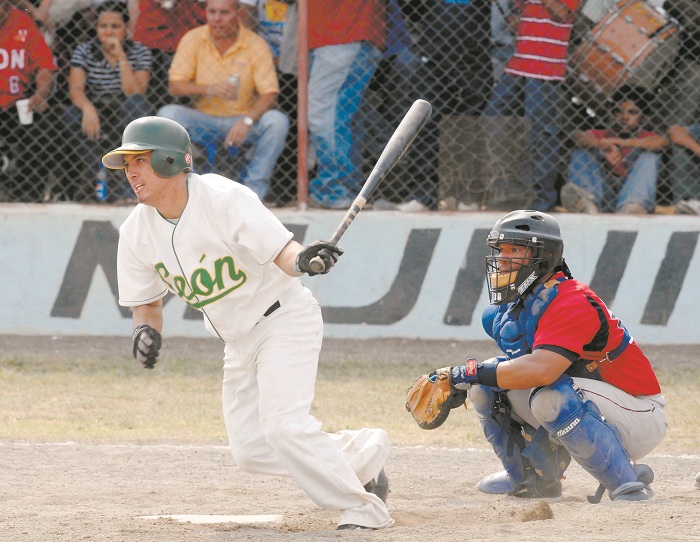 León en violento inicio en el Campeonato Nacional de Beisbol