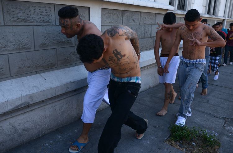 El Salvador baraja el estado de sitio