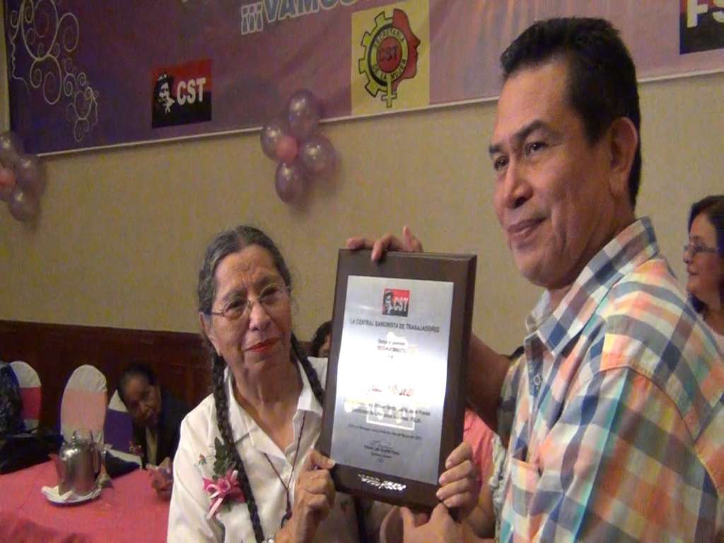 Mujeres sindicalistas celebran el 8 de marzo