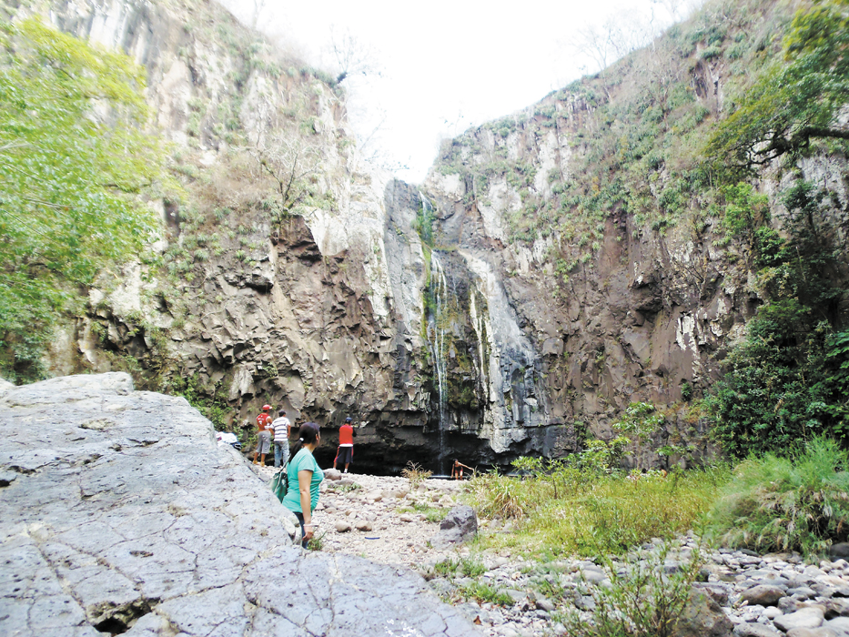 Sequía y extracción de agua amenazan al Salto La Estanzuela