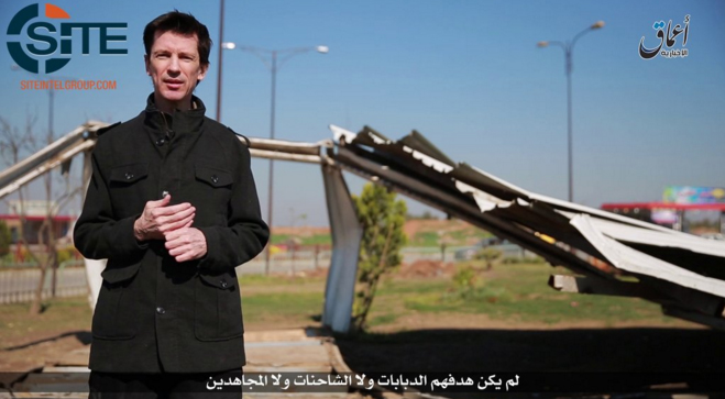 Periodista británico retenido reaparece en video del Estado Islámico