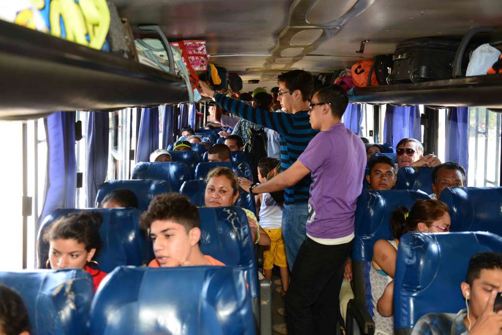 Miles abandonan Managua a través del Mayoreo