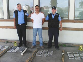 Guatemalteco llevaba casi 700 mil dólares