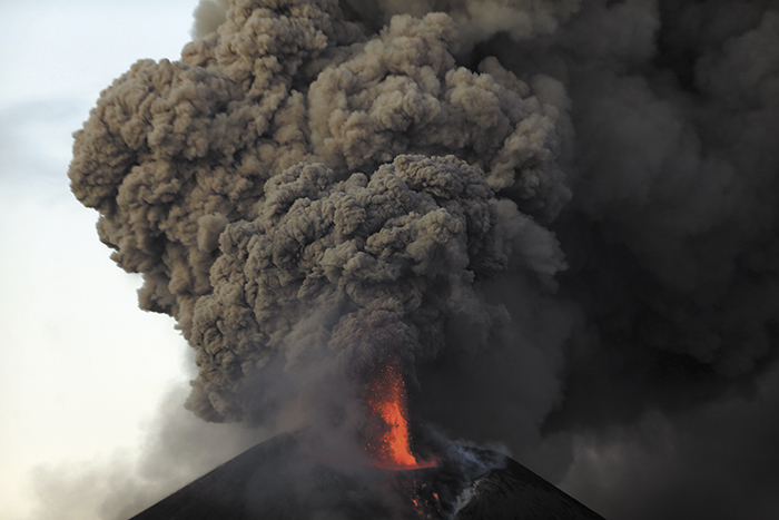 Volcán Momotombo continuará en actividad