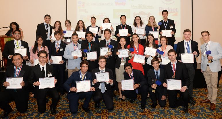 Premian a los  mejores en debate