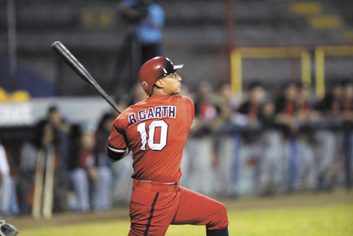 Garth y Pavón candidatos a ganar la triple corona de bateo