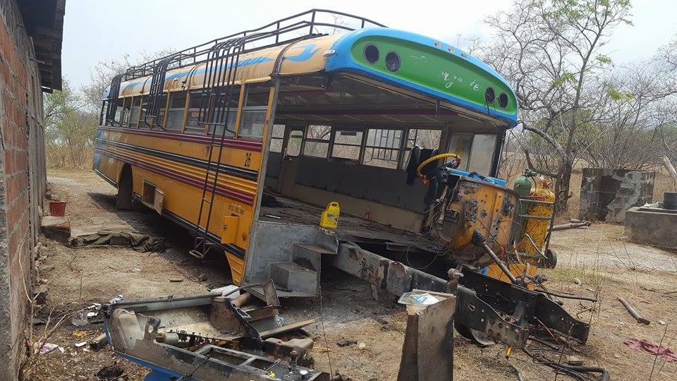 Encuentran bus desmantelado en Malpaisillo
