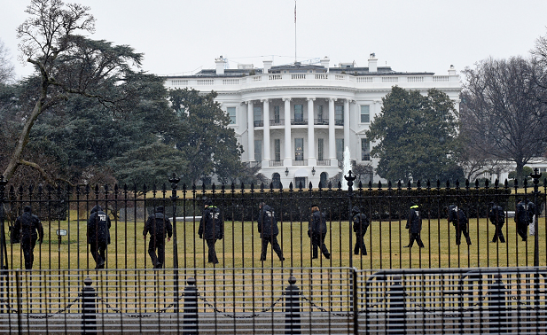 Levantan alerta en la Casa Blanca luego de disparos - La Prensa