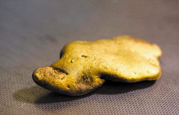 El dólar y el crudo empujan al oro