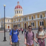Turistas no tienen garantía de entrar con cámaras a Nicaragua, pese a que el régimen se retractó de prohibirlas
