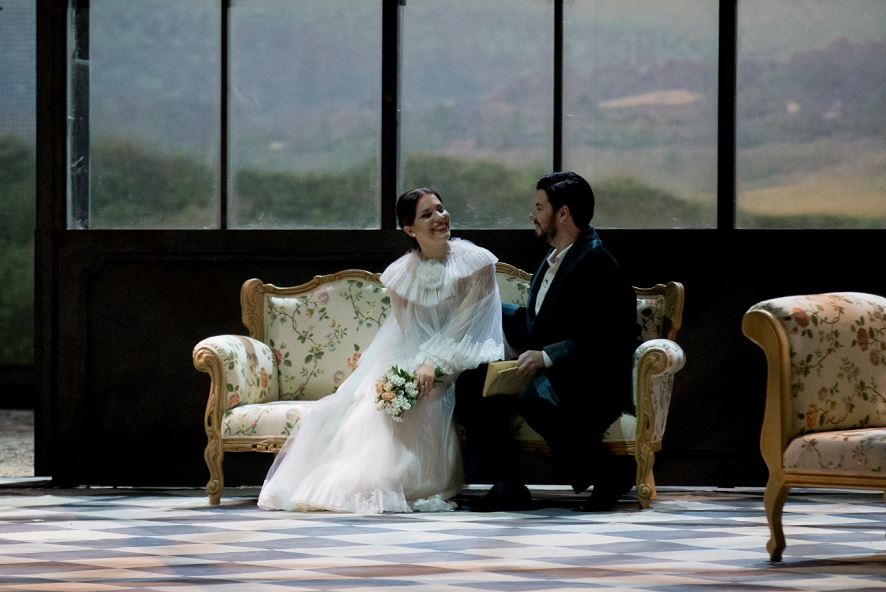 Coppola y Valentino desvelan su “Traviata” a celebridades del cine y la moda