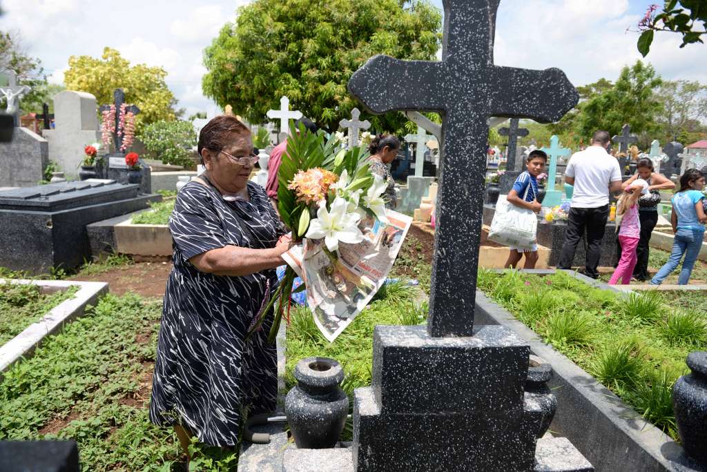 Nicaragua, cementerios, Día de las madres