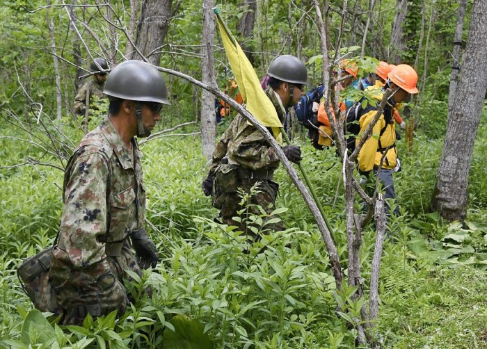 Japón: encuentran con vida a niño abandonado en bosque