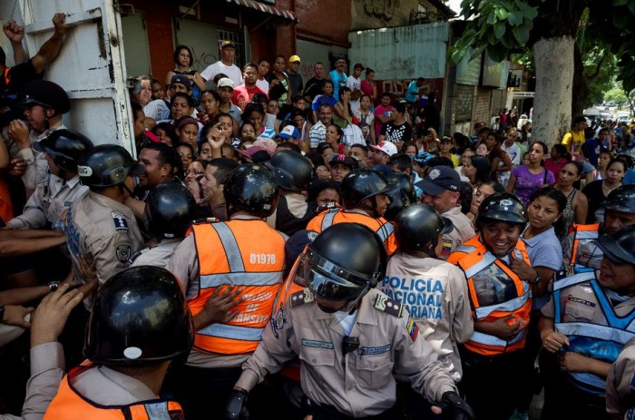 Más venezolanos piden asilo a EE.UU.