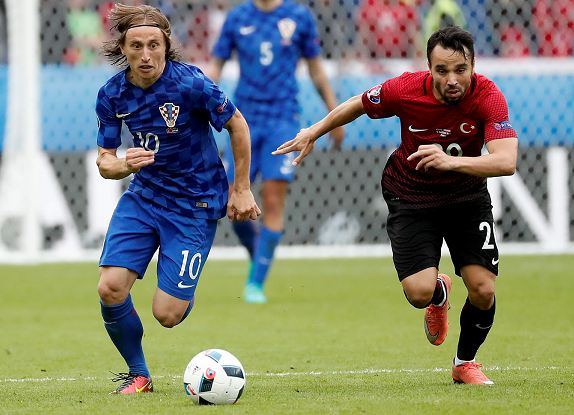 Croacia aspira lograr el pase a los octavos ante República Checa