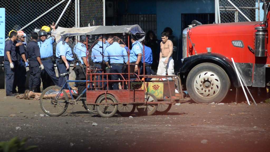 Más de diez heridos en amotinamiento en cárcel de León