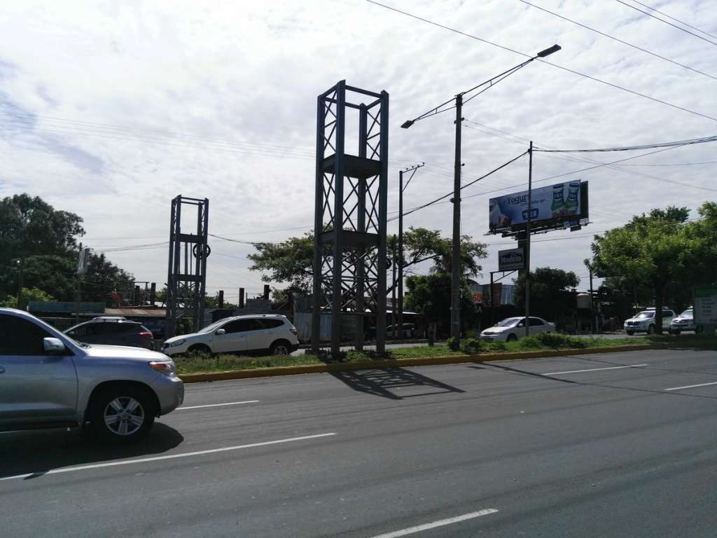 Instalan puente peatonal en Carretera a Masaya