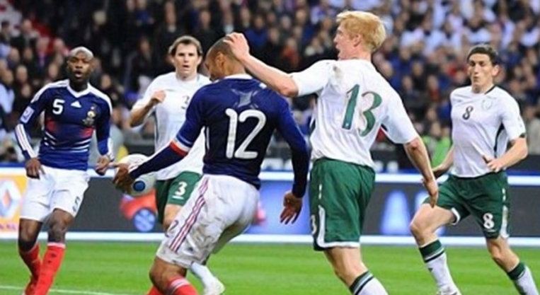 La infame mano de Henry planea sobre Francia e Irlanda en los octavos